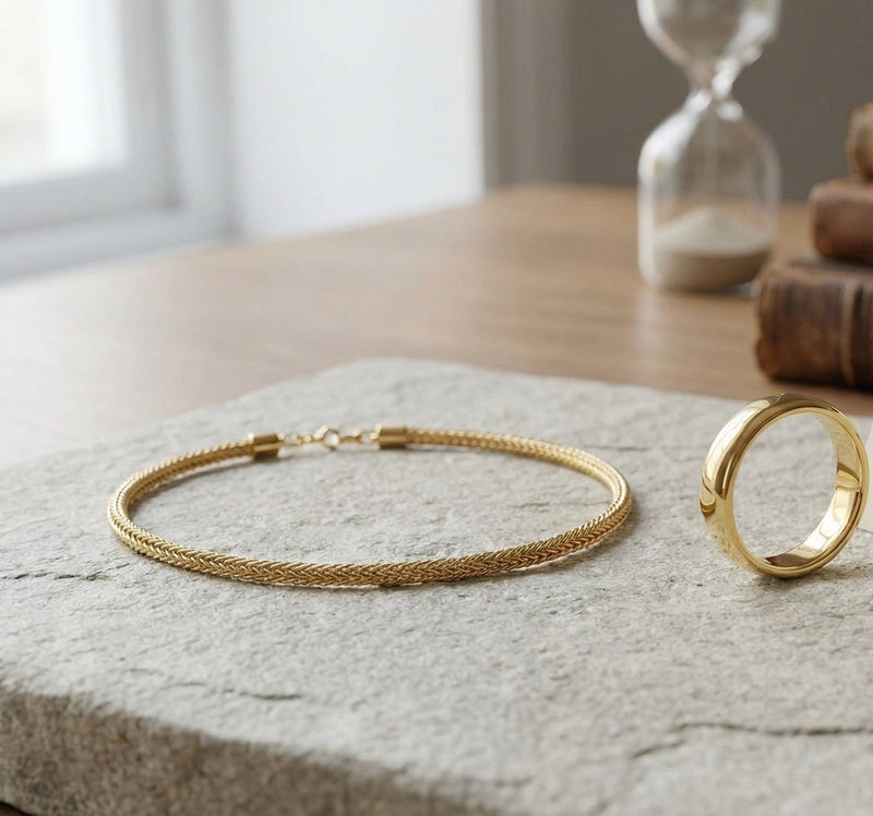 Erbschmuck aus 750er Gold überdauert Generationen — chemisch stabil, zeitlos schön und voller Bedeutung. Warum 18 Karat Gold die einzige Wahl für Schmuck ist, der weitergegeben werden soll.