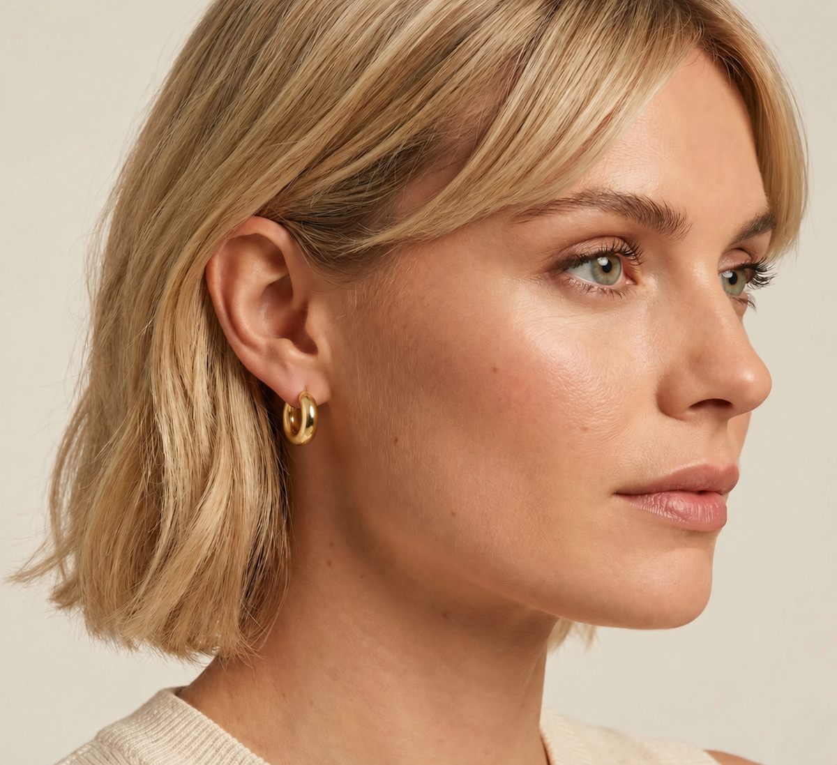 Klassische Creolen 19 mm aus 750er Gold, 4 mm stark – Ansicht 2