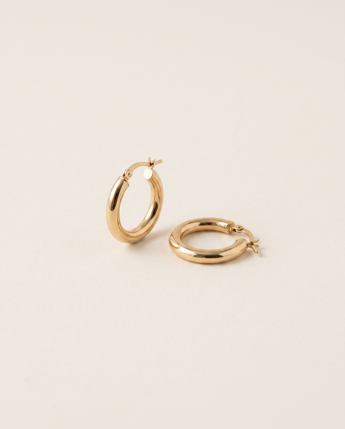 Schmale Creolen 23 mm aus 750er Gold, 3 mm breit – Ansicht 3