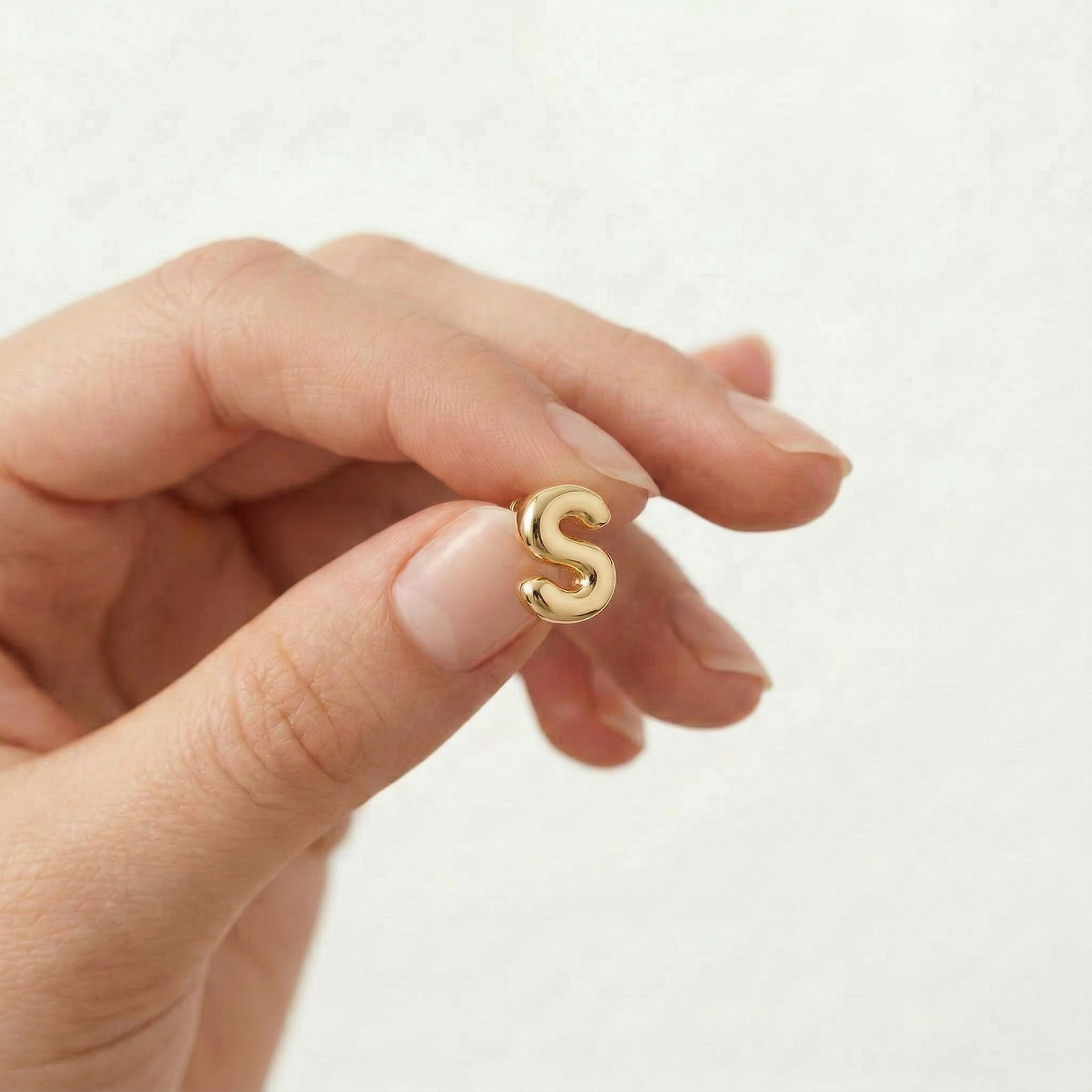 18K (750) Gold Initial Ohrstecker S Damen – Buchstaben Ohrringe | PAEEZE