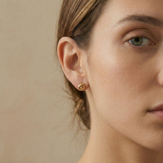 18K (750) Gold Knoten Ohrstecker Damen – Klassische Ohrringe | PAEEZE