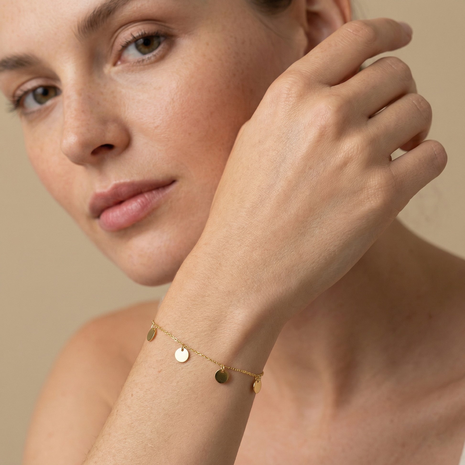 18K (750) Gold Münzarmband Damen – Feines Armband mit Anhängern | Made in Italy | PAEEZE